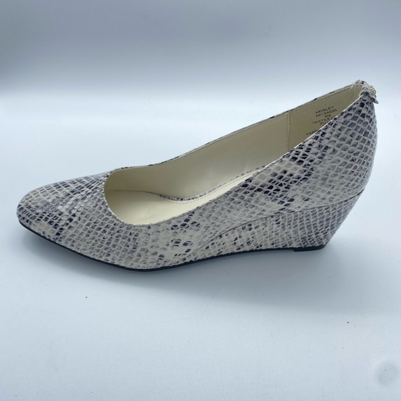 Anne Klein Women's Isley Wedge Pump - Picture 8 of 8